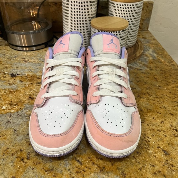 Jordan 1 size 7 - Picture 2 of 9